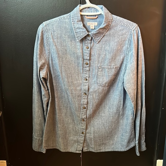 Merona Woman’s denim shirt. Size Medium. - Picture 2 of 10